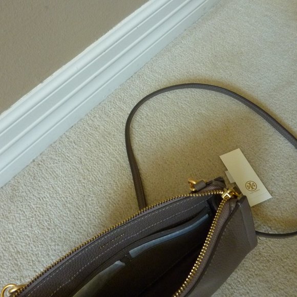 TORY BURCH Logo 'Carson' Silver Maple Leather Crossbody Bag (NEW) - Picture 12 of 12